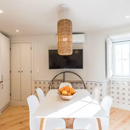 Alfama Cozy Two-bedroom W/ River View - By Lu Holidays * Lisboa